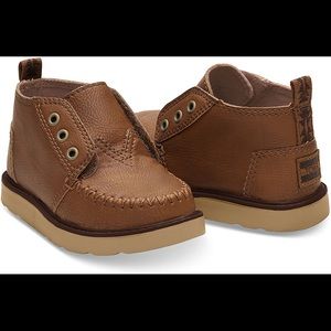 Toms toddler Chukka boot. Size 6!